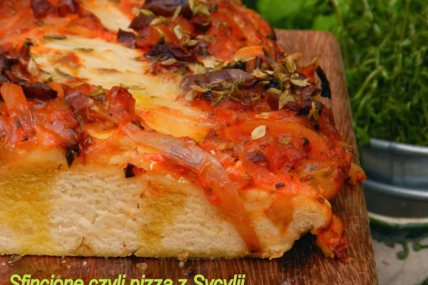 Sfincione czyli pizza z Sycylii - Lutowe Wyzwanie Blogerek i Blogerów 
