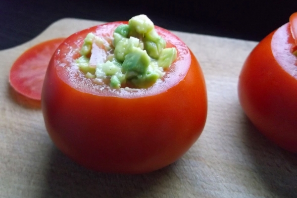 Pomidory nadziewane awokado
