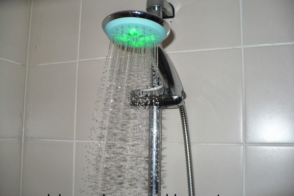 Jak wyczyścić słuchawkę prysznica?