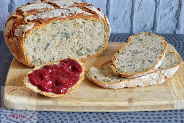 Szybki chleb drożdżowy z pestkami dyni - czerwcowa piekarnia