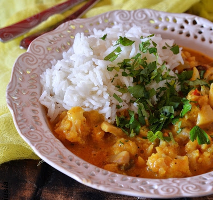 Curry z kalafiorem i cukinią