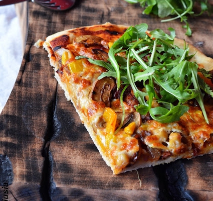 Szybka pizza na winie (czyszczenie lodówki)