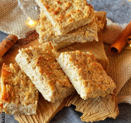 Pieczona owsianka z twarogiem i owocami