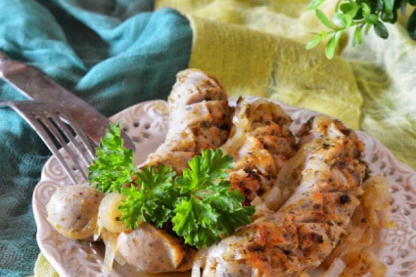 Biała kiełbasa pieczona w piwie