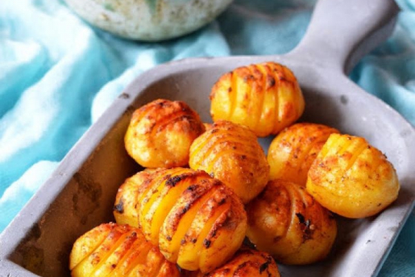 Pieczone ziemniaki hasselback