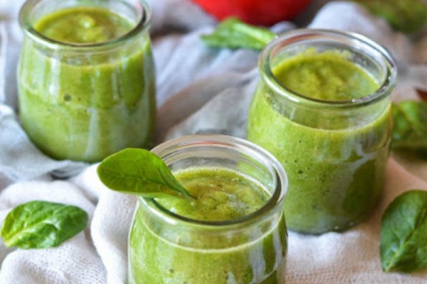 Zielone smoothie jabłko szpinak