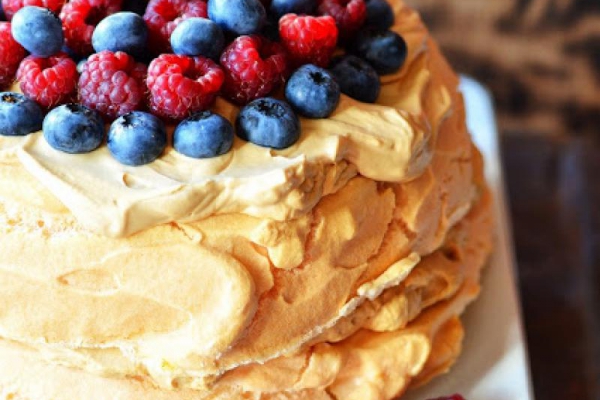 Tort bezowy z erytrytolem