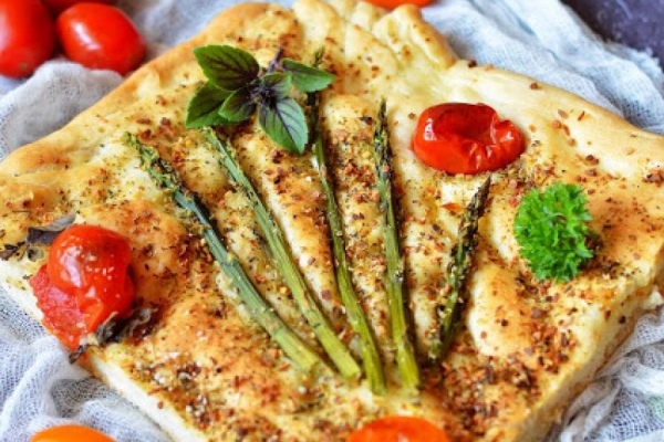 Focaccia ze szparagami