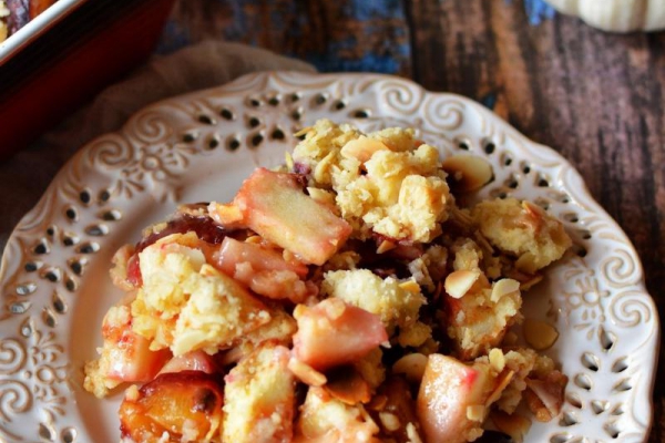 Crumble ze śliwkami i jabłkami