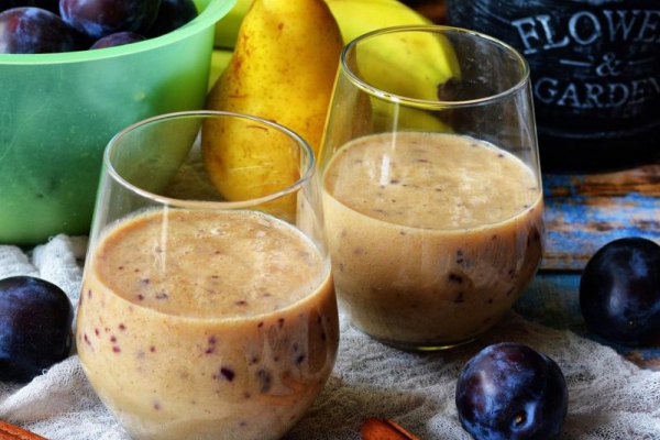 Smoothie śliwkowe z cynamonem