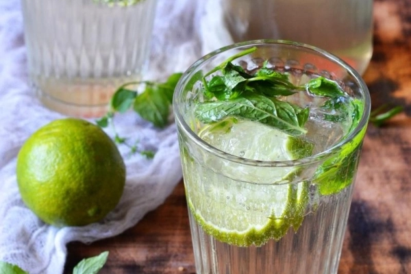 Lemoniada z zieloną herbatą