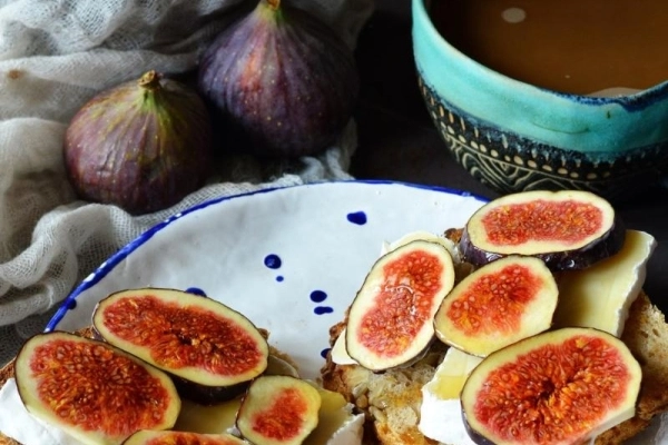 Kanapki z serem pleśniowym i figą