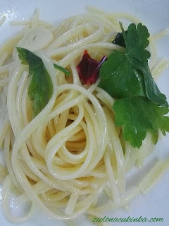 Makaron z papryczką chili, czosnkiem i oliwą