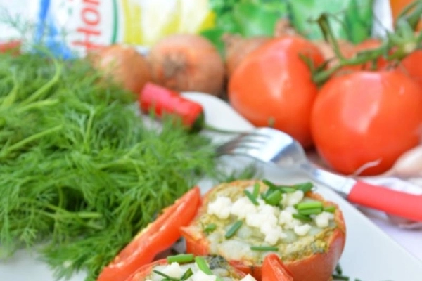 Faszerowane pomidory szpinakowym koglem-moglem