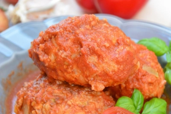 Gołąbki bez zawijania w sosie pomidorowo-paprykowym