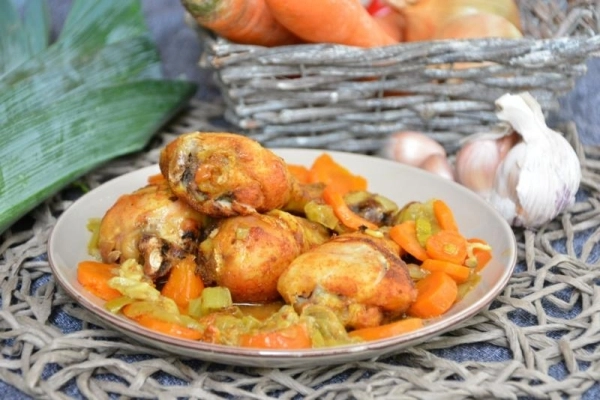 Pałki z kurczaka pieczone z warzywami rękawie