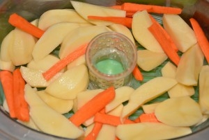 Morszczuk z limonką i natką pietruszki gotowany na parze z warzywami