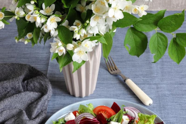 Sałatka z burakiem i serem feta