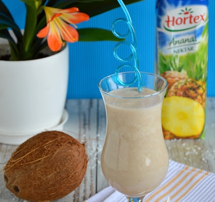 Koktajl Tropicana z bananami, mleczkiem kokosowym i nektarem ananasowym Hortex