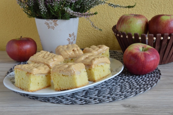 Ciasto jesienna krówka z jabłkami