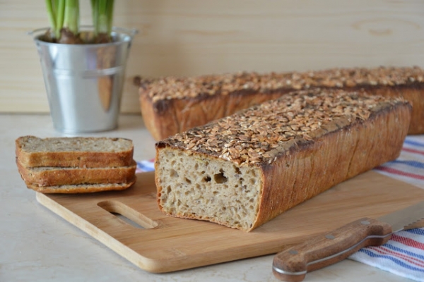 Chleb żytni jasny na zakwasie z ziarnami