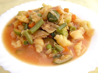 warzywno-buraczkowa zupa na maśle z makaronem...