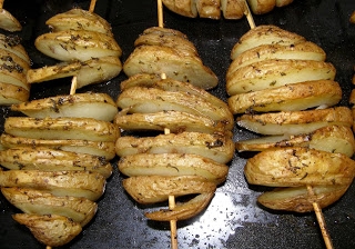 pyszne pieczone ziemniaki spiralki w piekarniku...