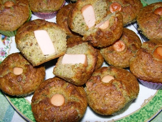 muffinki porowo-pieczarkowe z parówką na ostro...