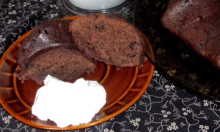 kladdkaka-szwedzkie szybkie ciasto kakaowe z bitą śmietaną...