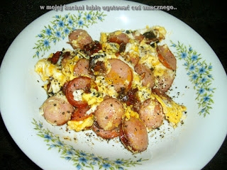 syta jajówa z suszonymi pomidorami na słońcu Royal Brand i kiełbasą...