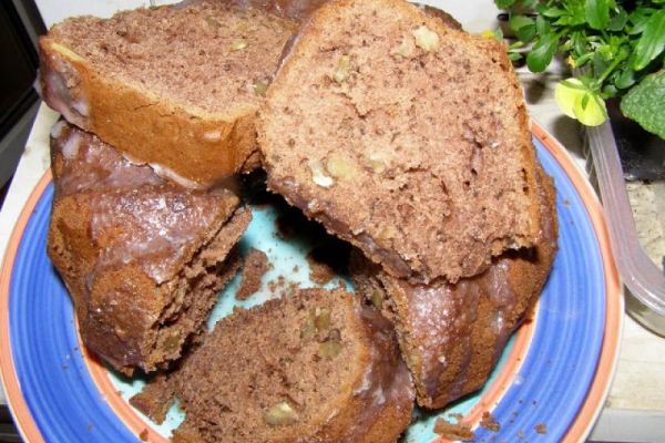 ucierana babka kakaowa z orzechami włoskimi...