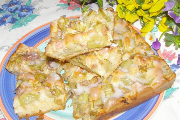 łatwe, szybkie, smaczne ciasto ucierane z rabarbarem...
