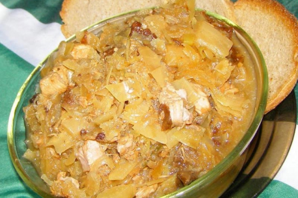 biała kapusta a`la bigos na szybko...