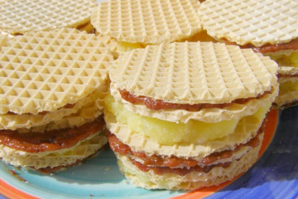 wafle z masą galaretkową i dżemową...