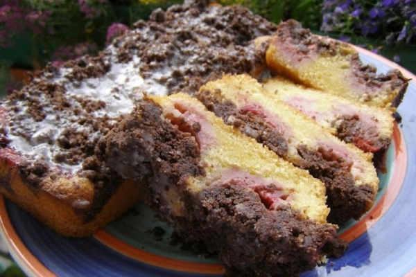 łatwe, smaczne krucho-ucierane ciasto  z truskawkami...