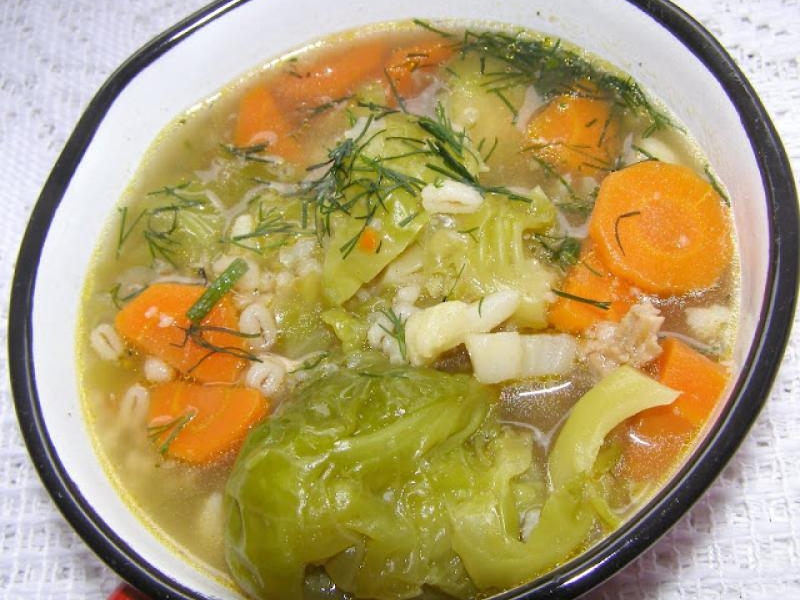 pyszny krupnik warzywny na szyi indyka...