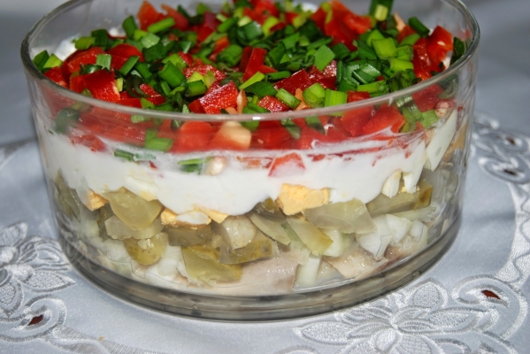 Sałatka śledziowa warstwowa