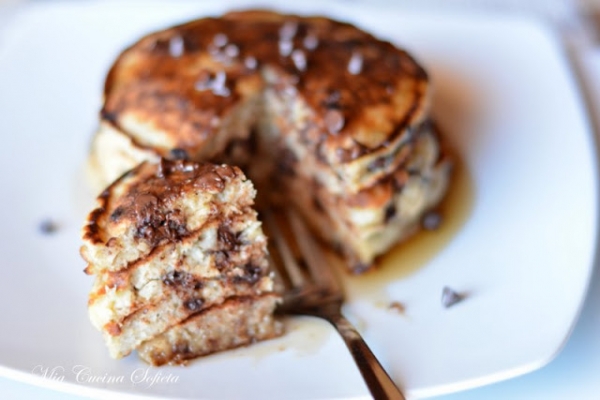 Pancakesy owsiano-bananowe z gorzką czekoladą