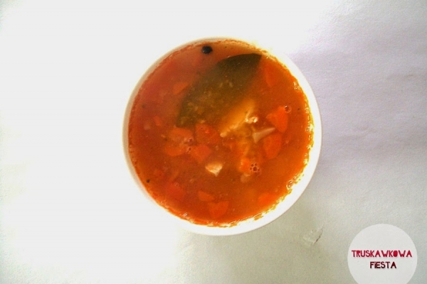 Zupa z pomidorów i czerwonej soczewicy