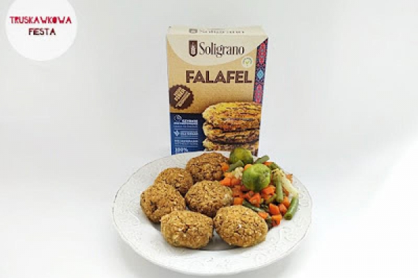 Pieczone falafel z mieszanką wiosenną
