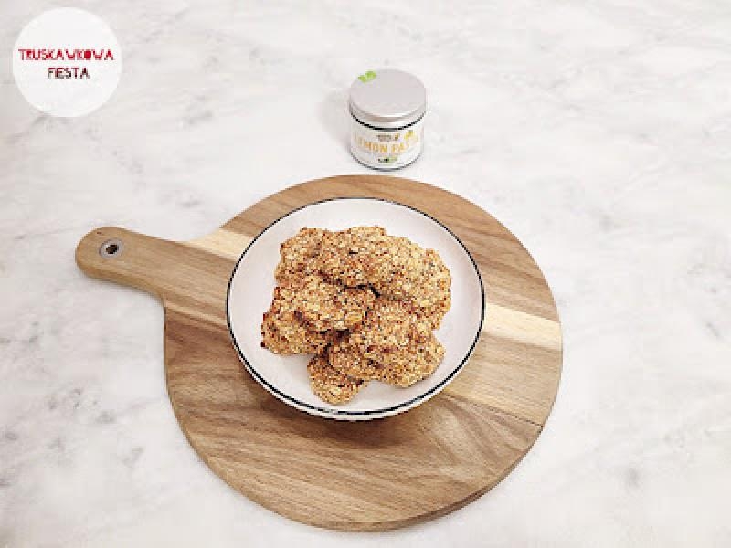 Ciasteczka owsiane z bananem i pastą ze skórki cytrynowej