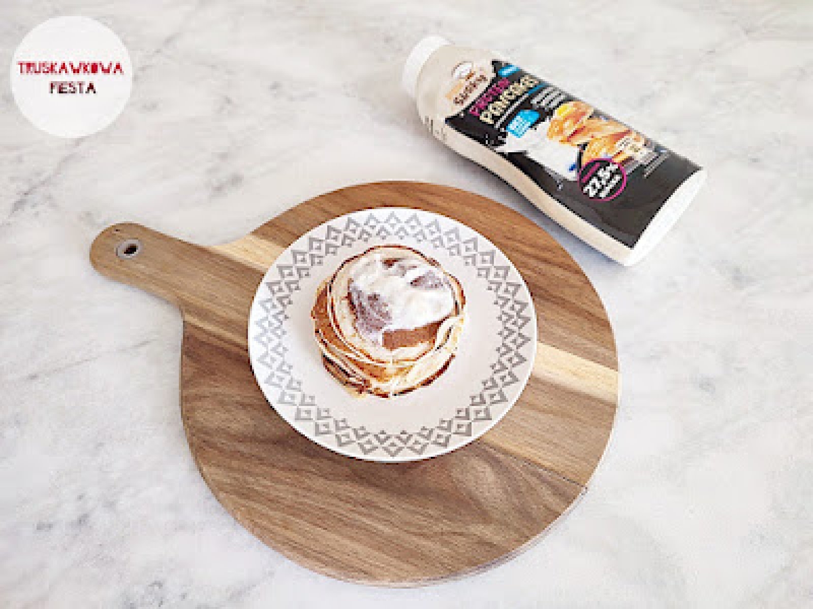 Proteinowe pancakes z jogurtem o smaku pieczone jabłko