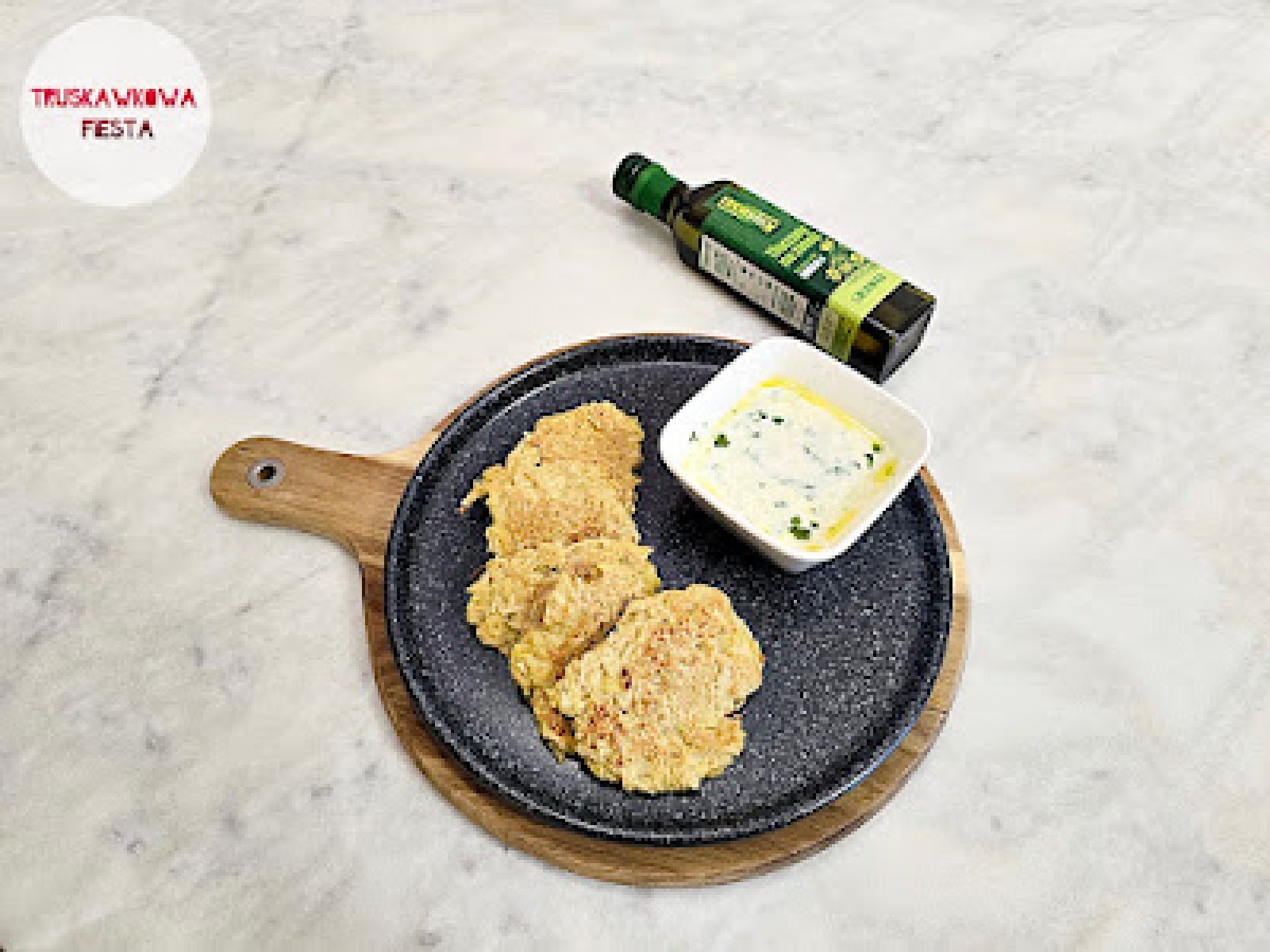 Placuszki ziemniaczano-selerowe z dipem pietruszkowym