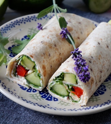 Wrapy wegetariańskie z awokado