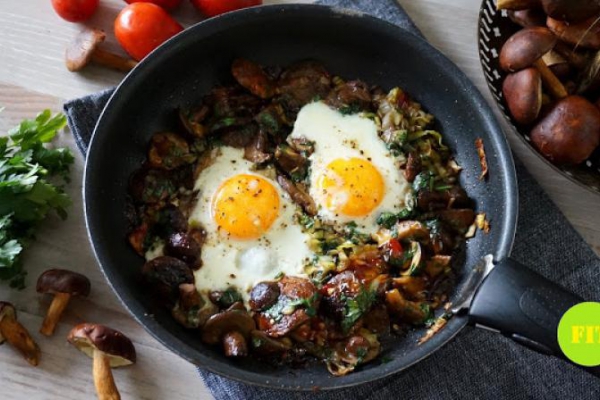 Menemen po polsku z leśnymi grzybami