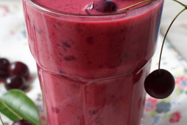 Smoothie truskawkowo-wiśniowe