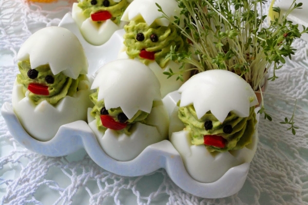 Pisklaki - jajka faszerowane zielonym groszkiem