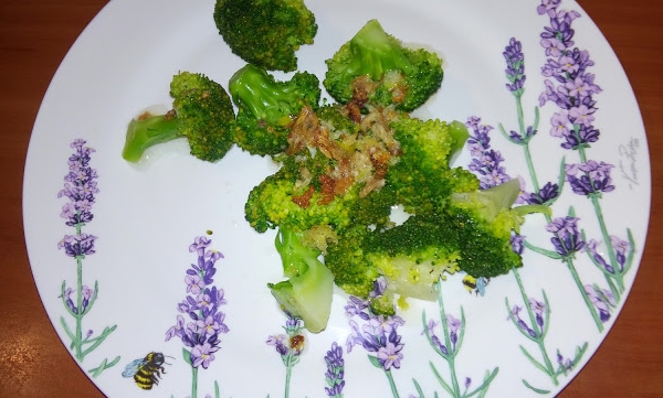 Sałatka w 10 minut -cytryna czosnek brokuły