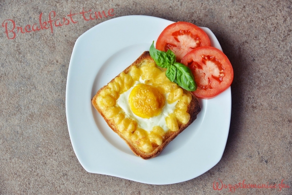 Jajko w toście - pomysł na śniadanie 