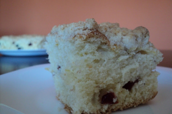 Ciasto drożdżowe pod delikatnie truskawkowo-owsianą kruszonką
